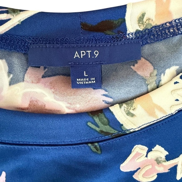 APT. 9 Floral Sleeveless Dress - L
Bright blue dress with a bold floral print. - Picture 3 of 5